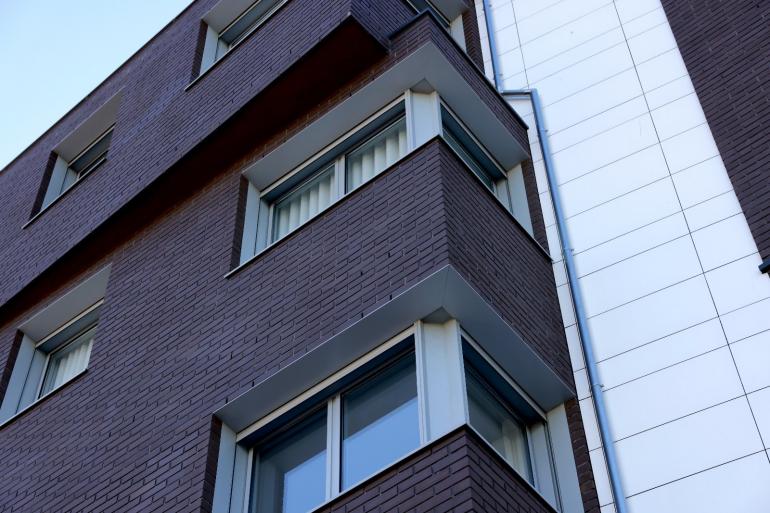 Como escolher a caixilharia: aço, alumínio ou PVC para melhor desempenho e eficiência energética